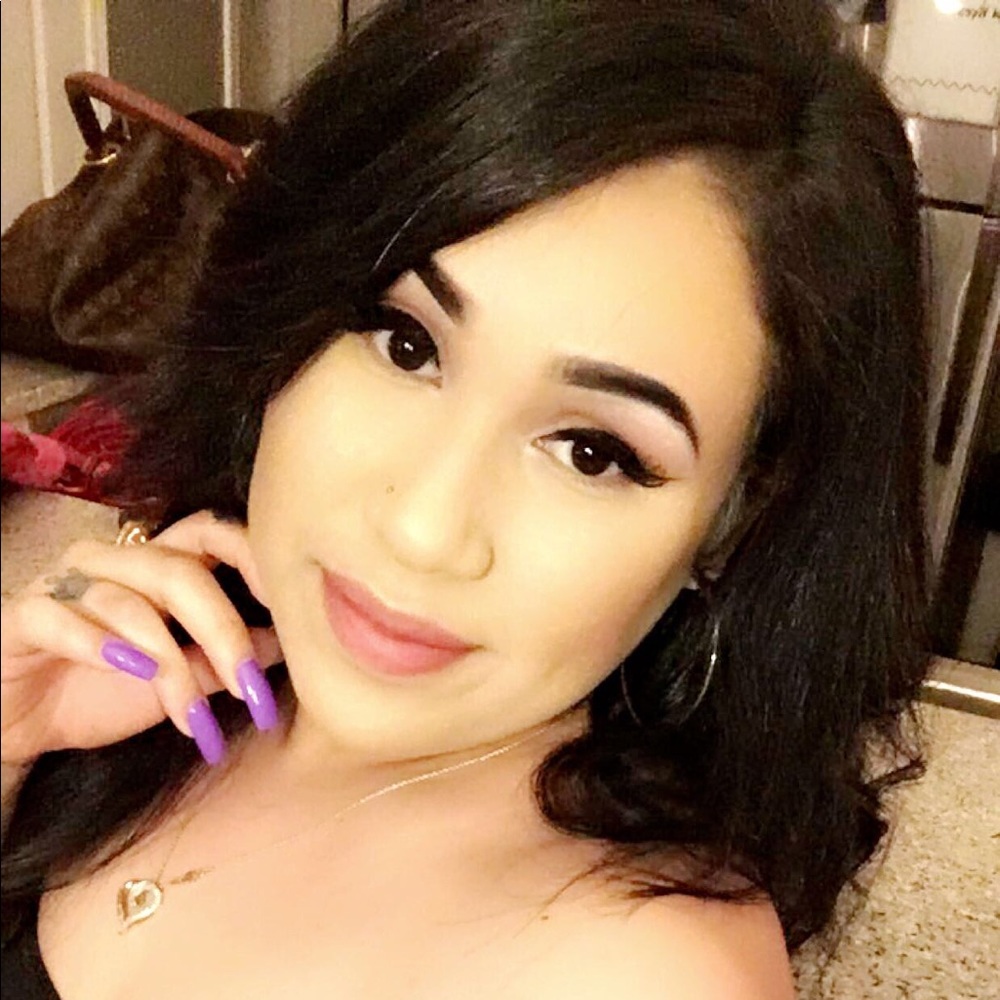 Meet your Posher, Esmeralda